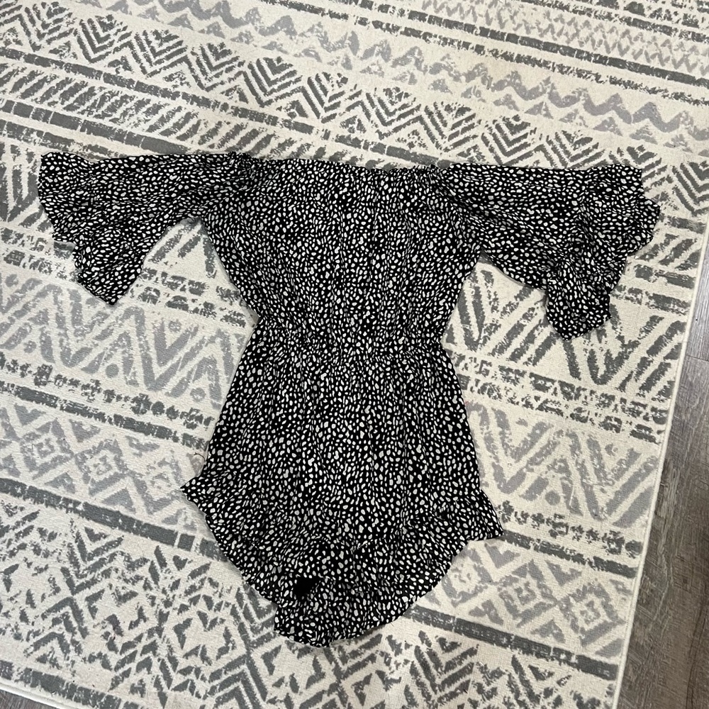Spotted black and white romper